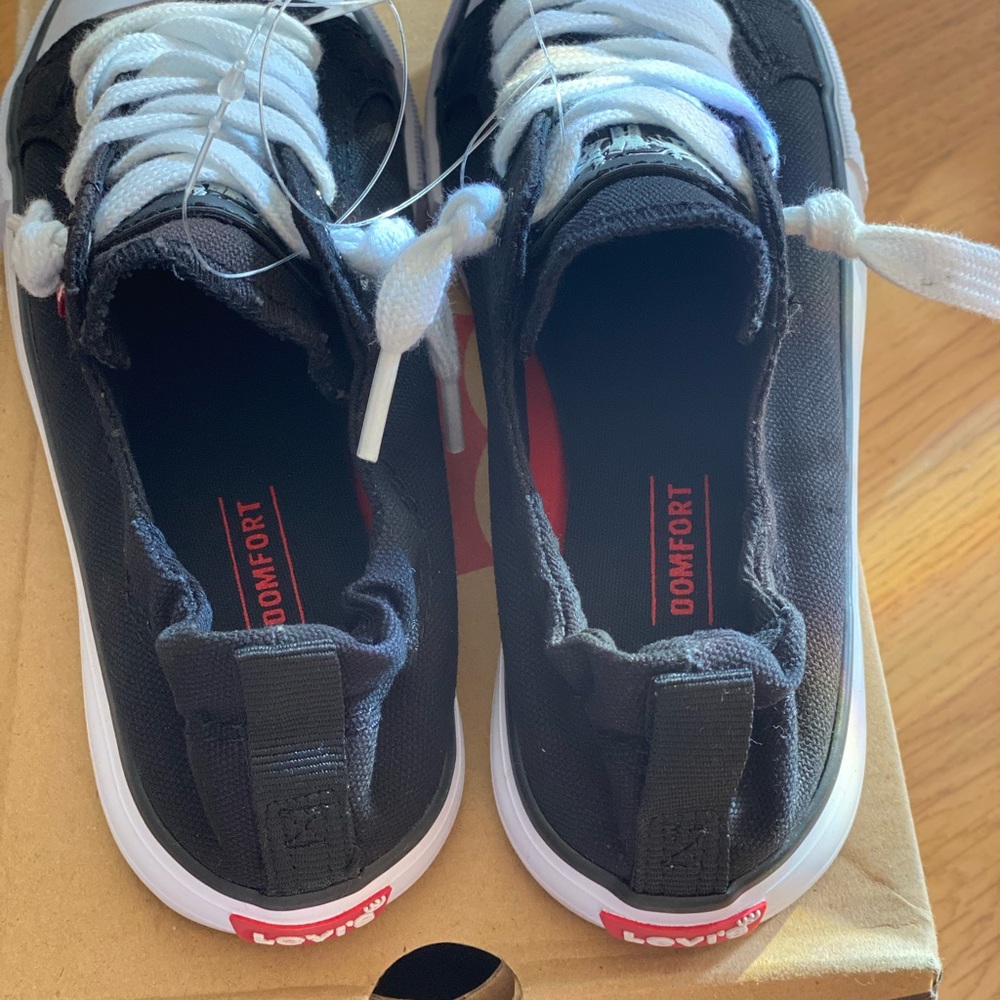 Levi’s girl sneakers size 2 - Picture 3 of 4